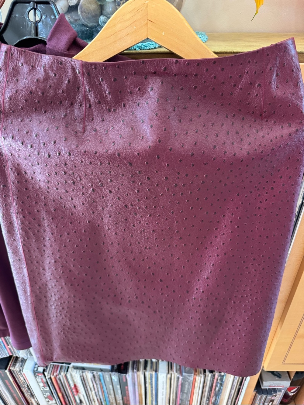 PRICE DROP: BERGDORF GOODMAN,6, LINED, Wine-Red OSTRICH-EMBOSSED CALF LEATHER ST - Picture 2 of 12